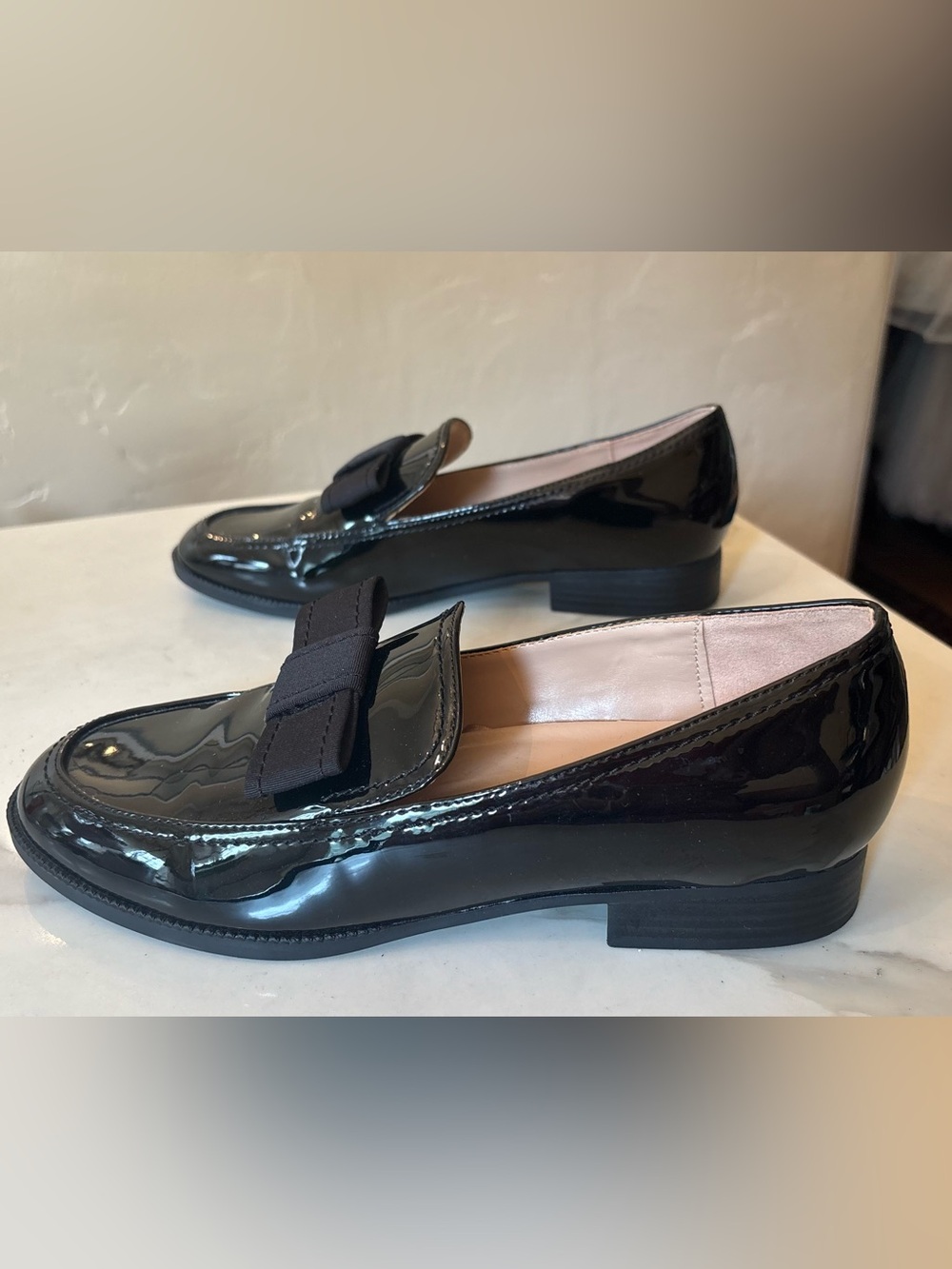 Bandolino black patent loafer size 8.5 with nice n neat bow